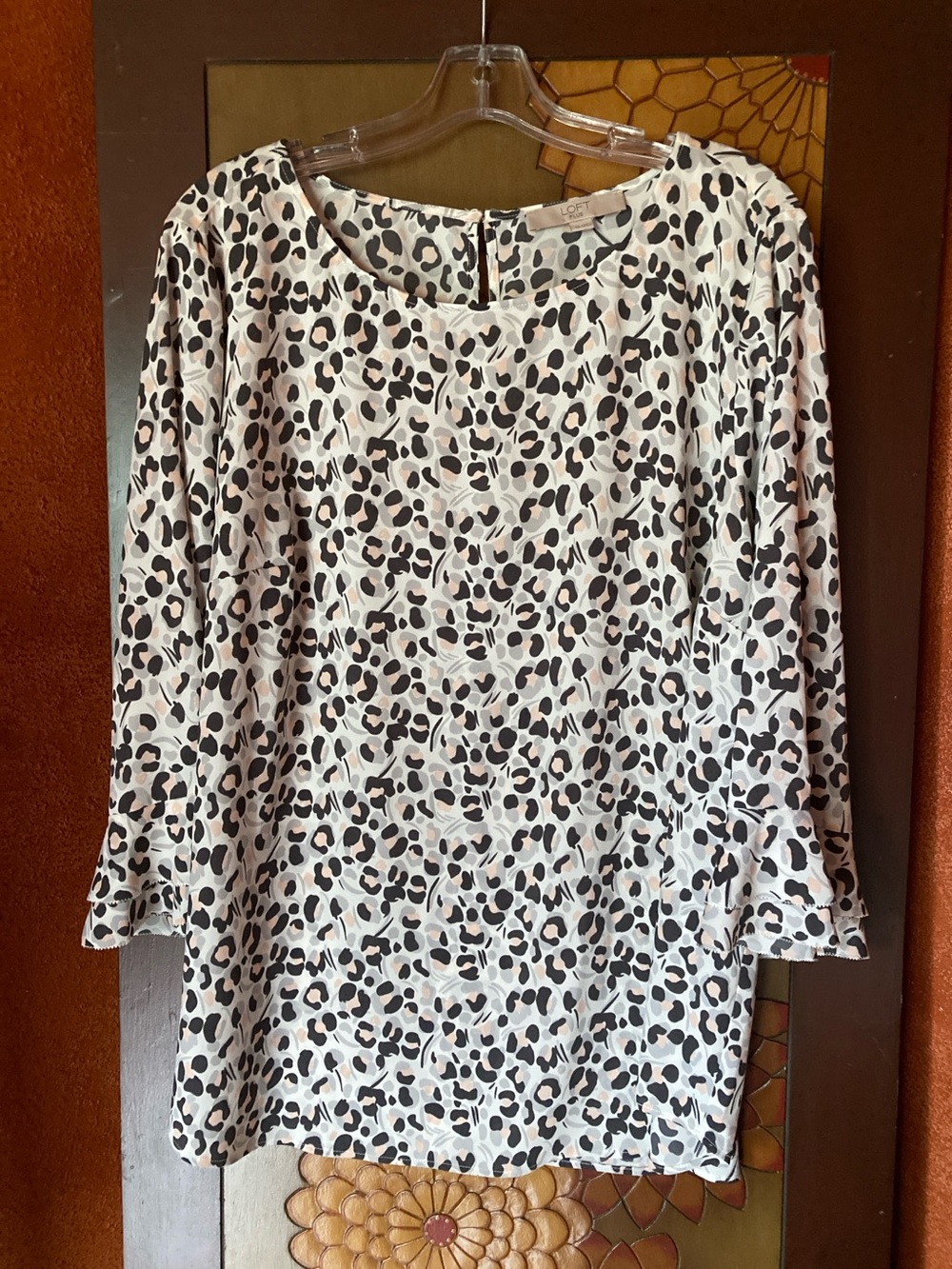 Loft Plus Size 20 cheetah pattern silky blouse